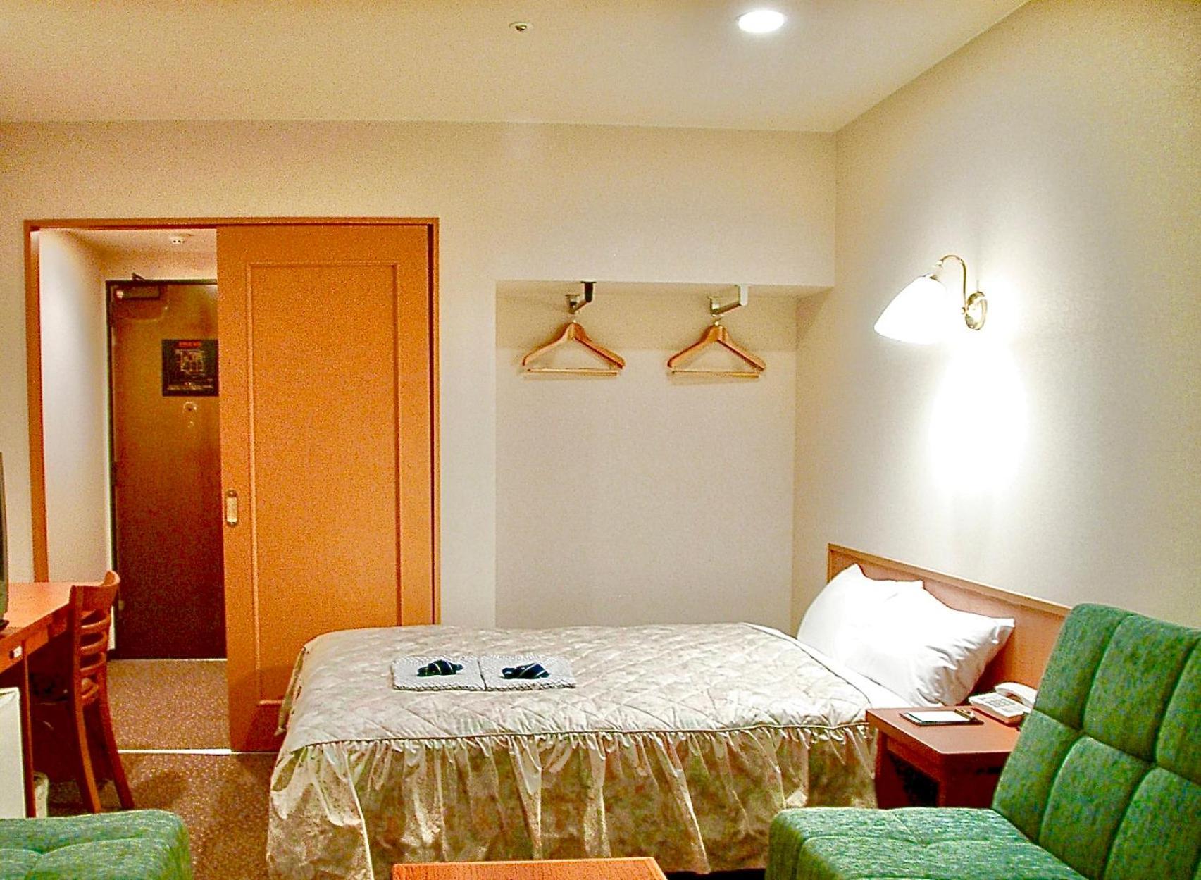Himeji Ekimae Universal Hotel Minamiguchi Екстер'єр фото