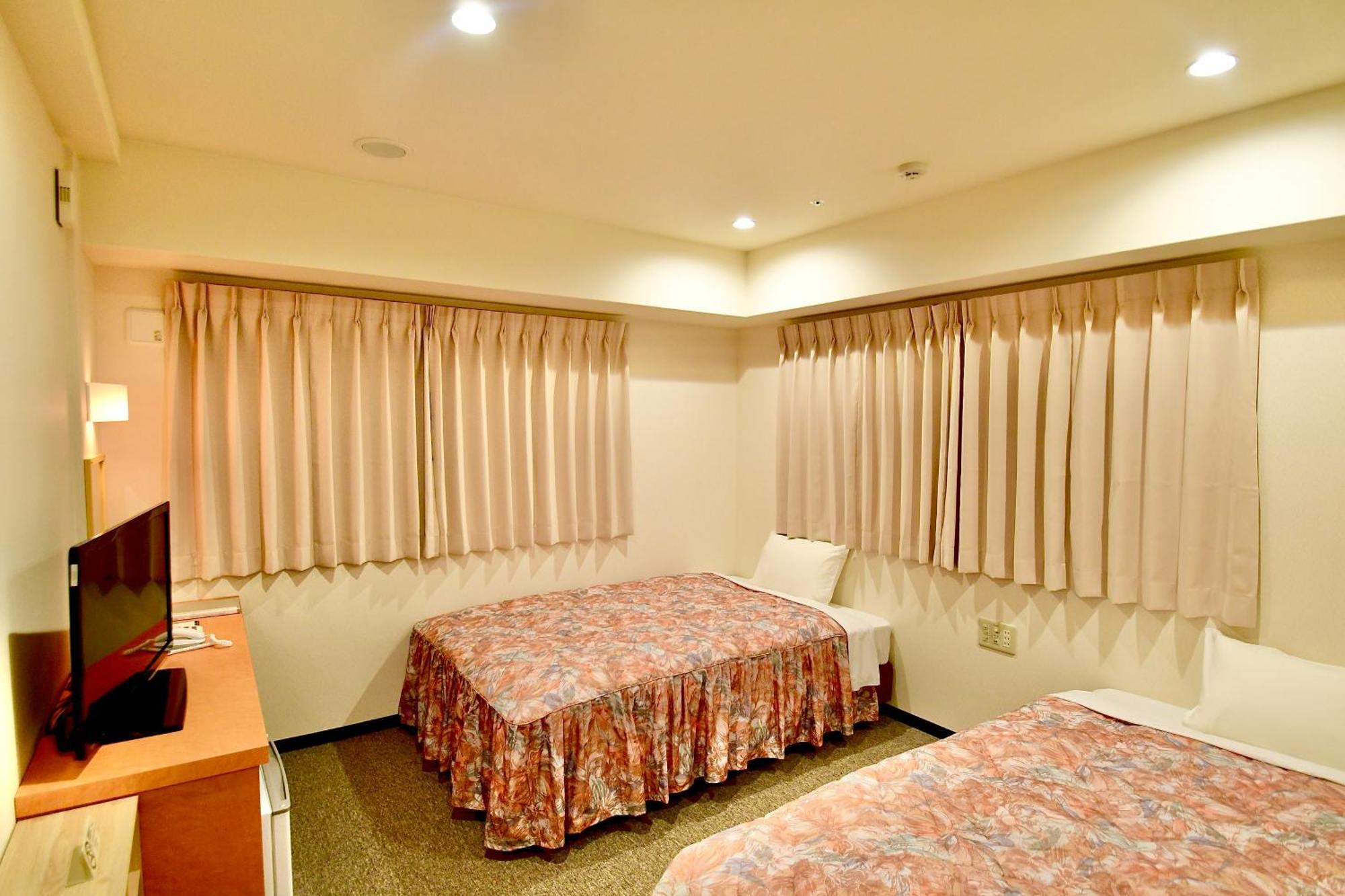 Himeji Ekimae Universal Hotel Minamiguchi Екстер'єр фото