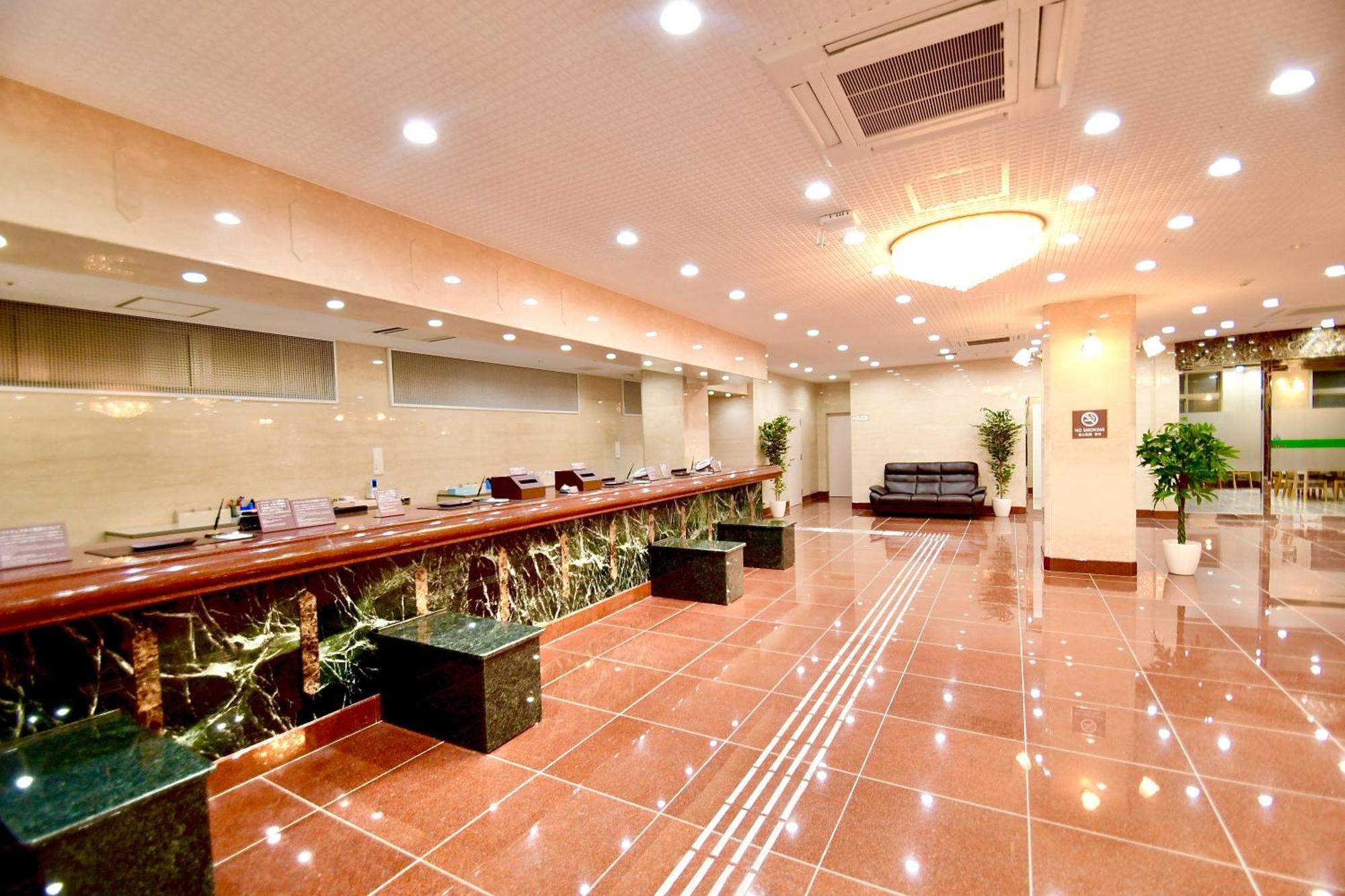 Himeji Ekimae Universal Hotel Minamiguchi Екстер'єр фото