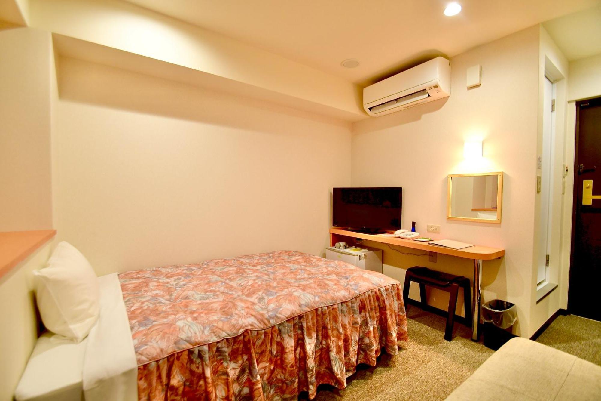 Himeji Ekimae Universal Hotel Minamiguchi Екстер'єр фото
