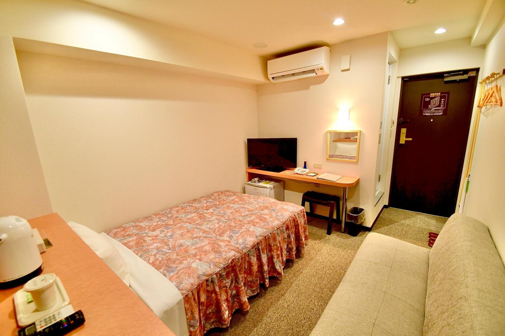 Himeji Ekimae Universal Hotel Minamiguchi Екстер'єр фото