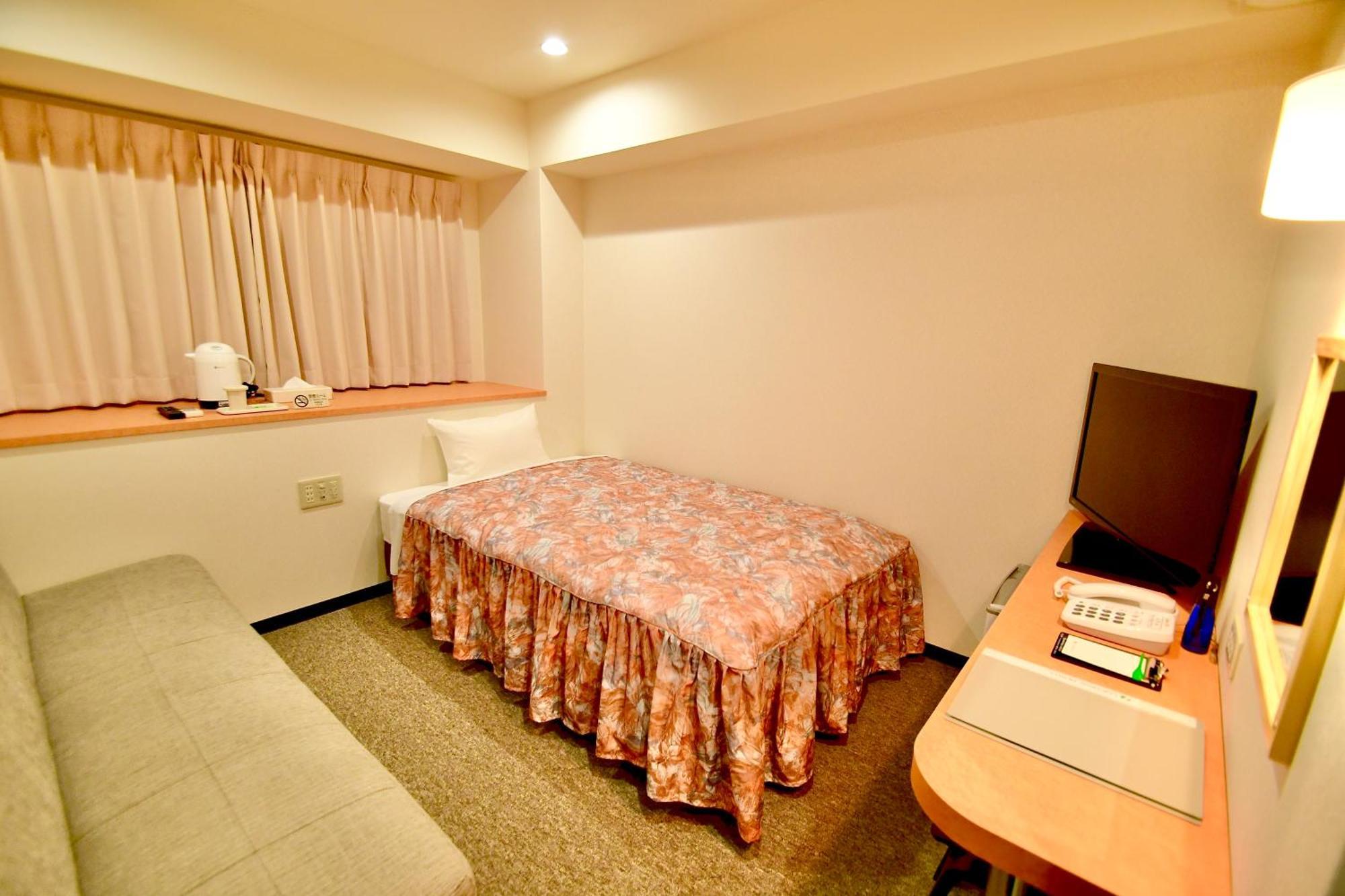 Himeji Ekimae Universal Hotel Minamiguchi Екстер'єр фото
